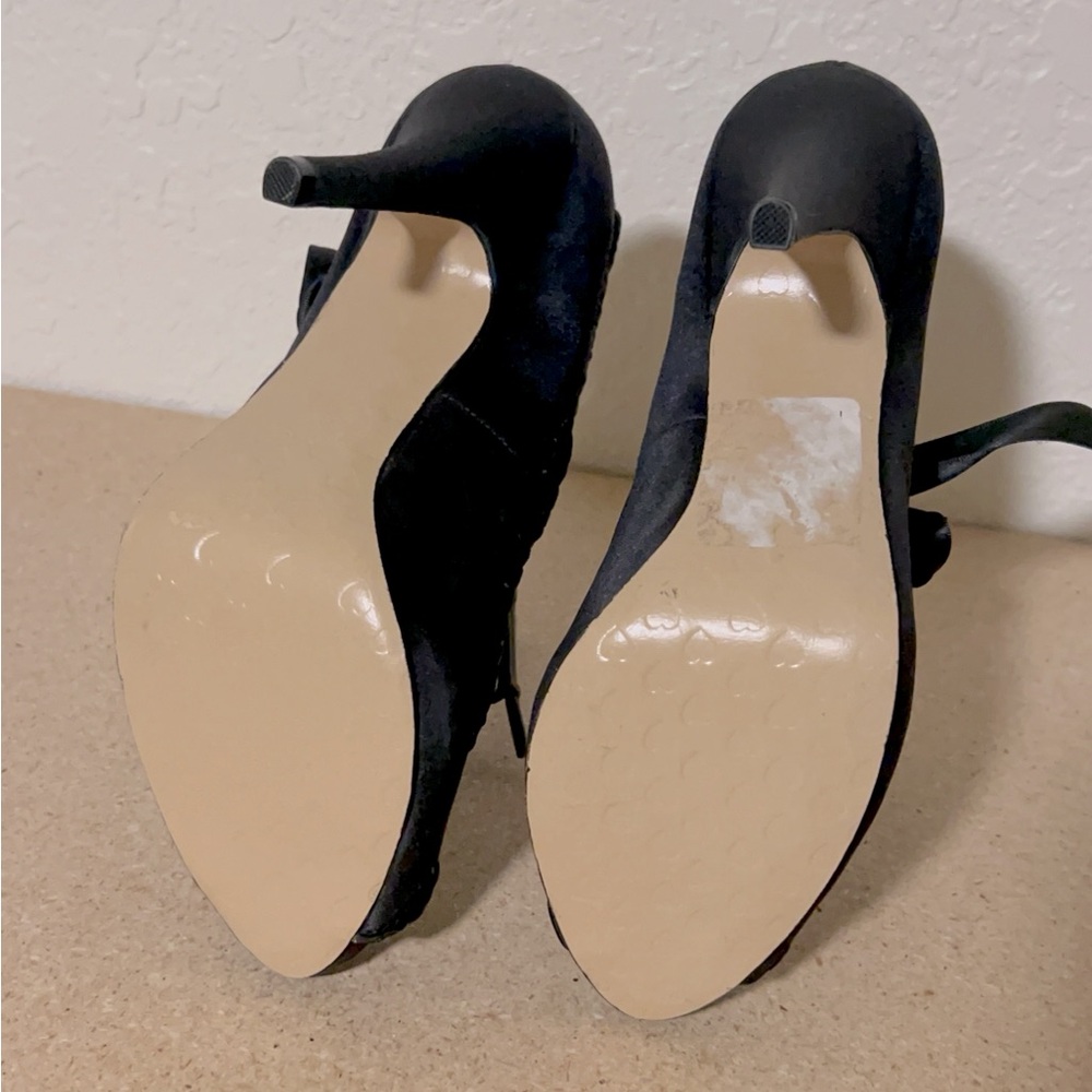 Betsey Johnson Black Bow Elegant Black Peep-Toe Pumps Size 6.5 - Picture 5 of 7